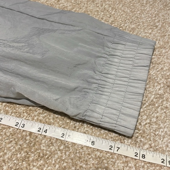 Nike Girls Light Grey Cargo Track Jogger Pants In Size Youth XL - Picture 8 of 15